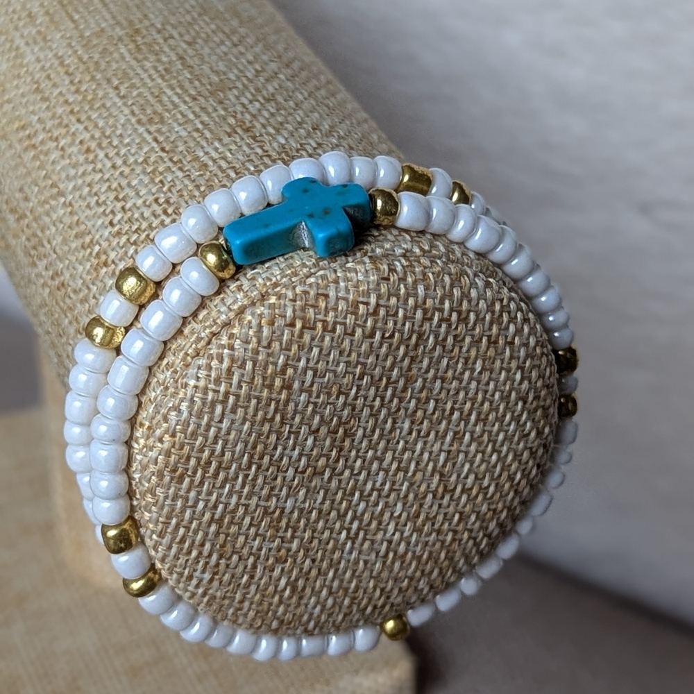 White and Gold Seed Beaded Bracelet with Turquoise Cross Accent (6.5")